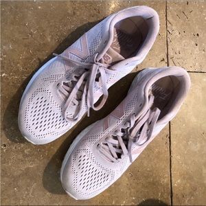 Ladies Womens Pink New Balance Tennis Shoes, Size 9!!